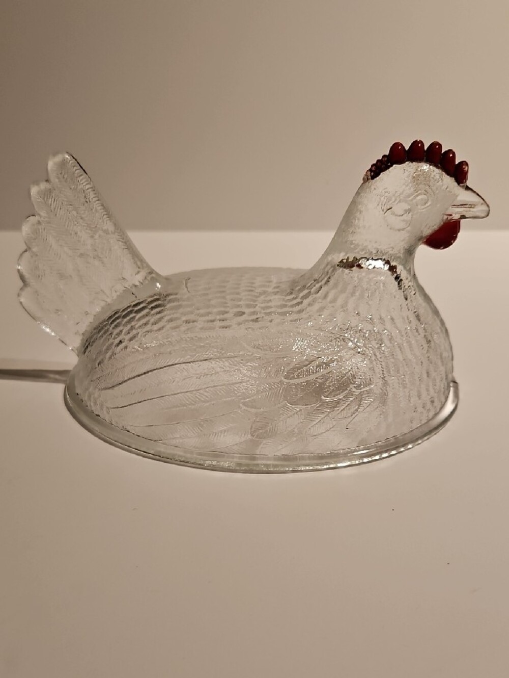 INDIANI GLASS HEN OEN ON NEST CLEAR GLASS WITH RED COMB - Picture 5 of 6